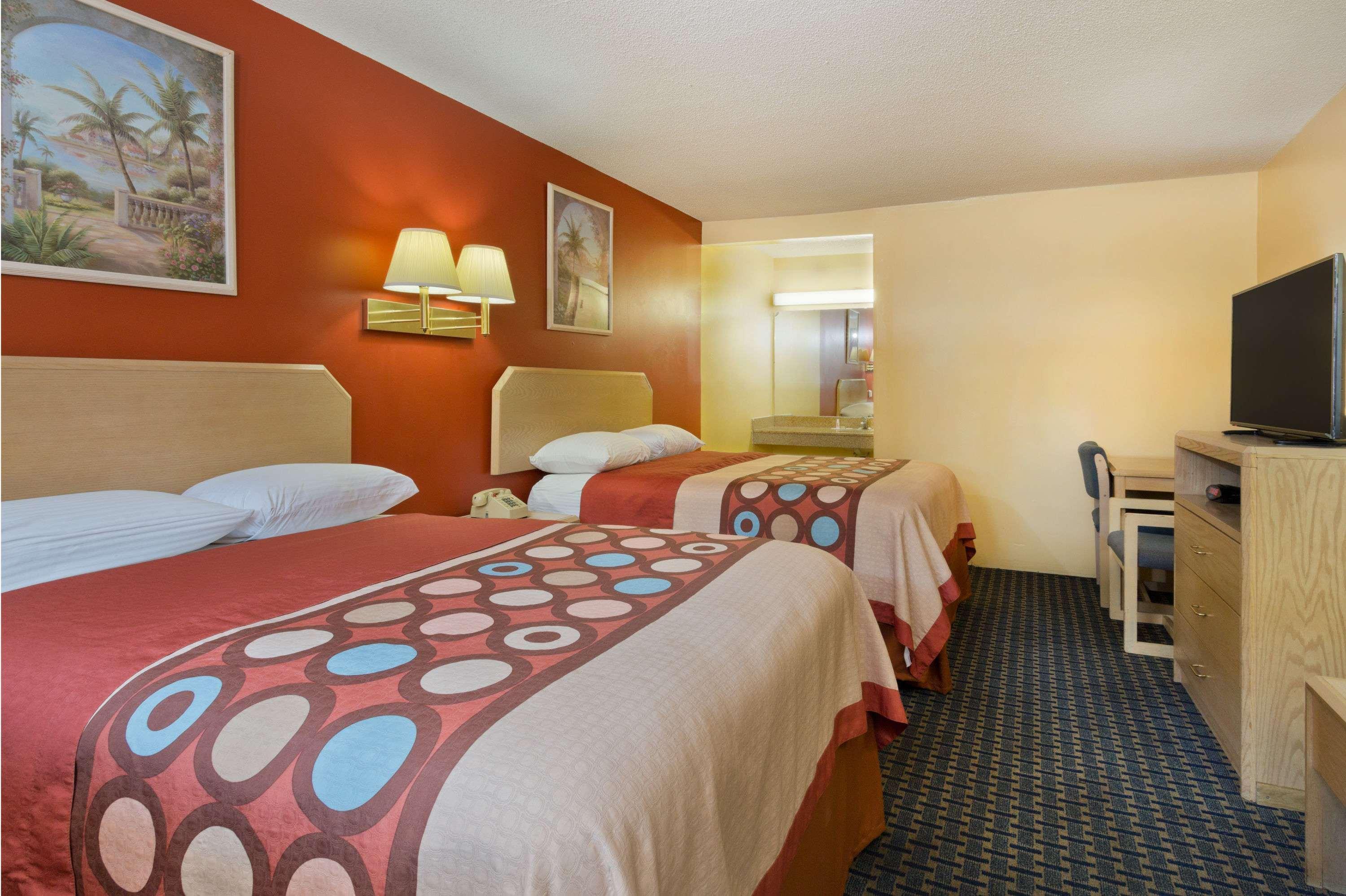 Super 8 By Wyndham Chipley Hotel Ngoại thất bức ảnh